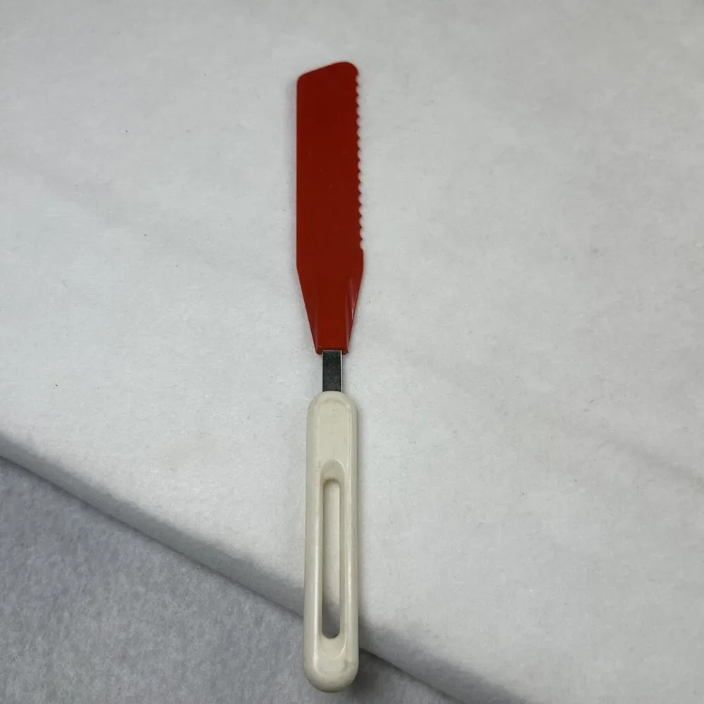 Vintage Bonny Red Long Thin Serrated‎ Spatula Icing Spreader With White Handle